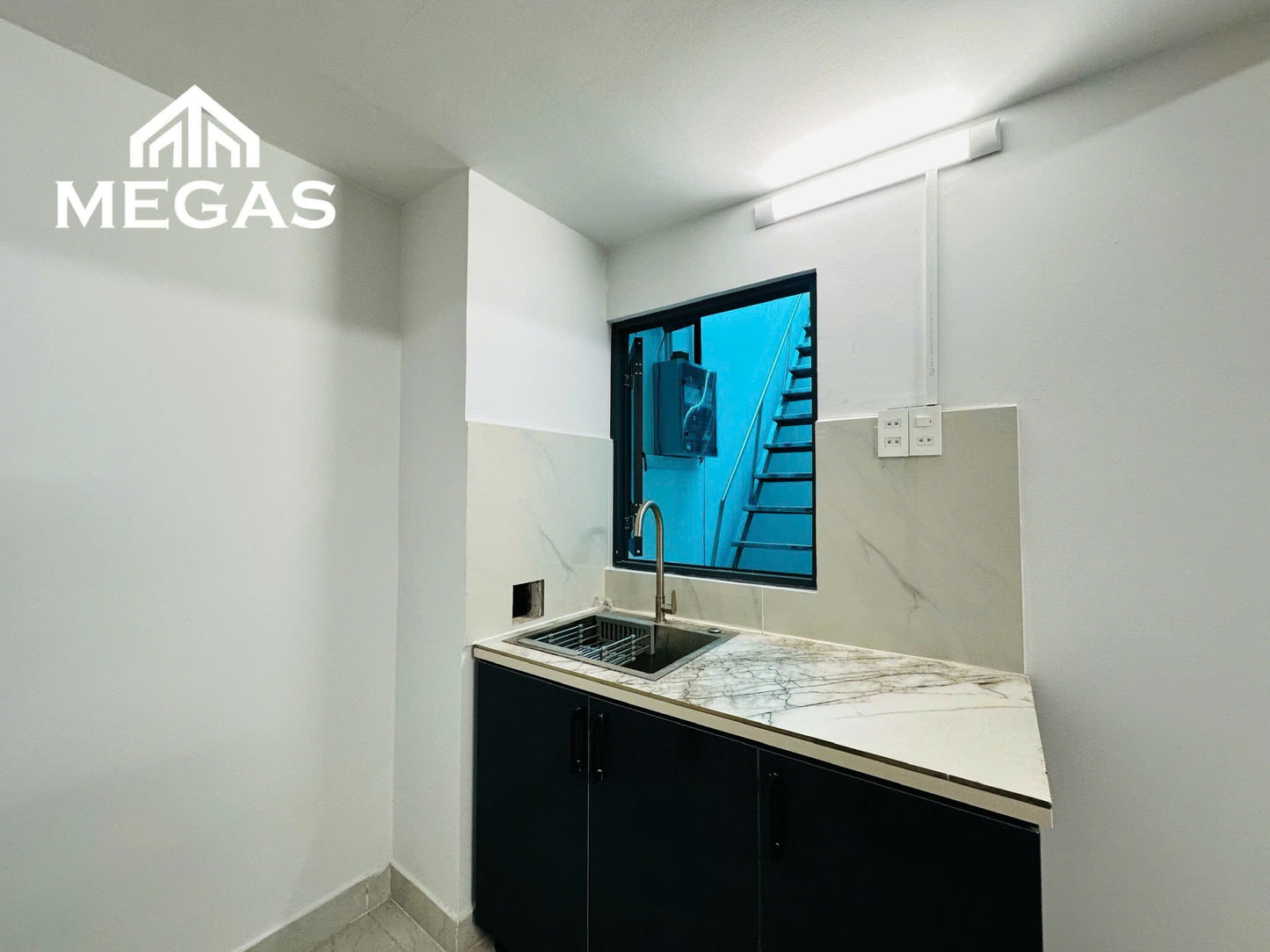 [002341]DC8DUPST-NM01