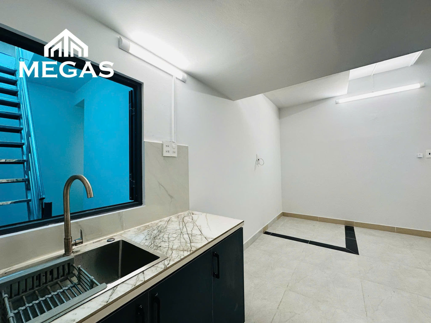 [002341]DC8DUPST-NM01