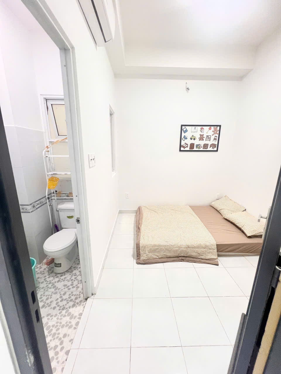 [005215]PVHSTUST-NM0