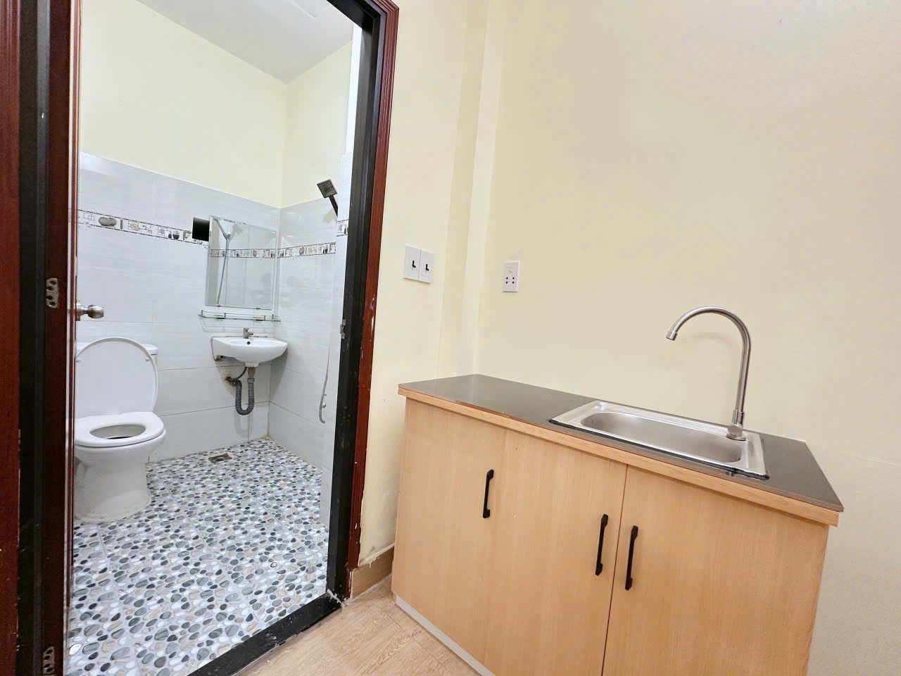 [007105]DC1STUST-NM01